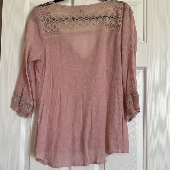 Dolled Up Pink Blouse - Picture 4 of 4